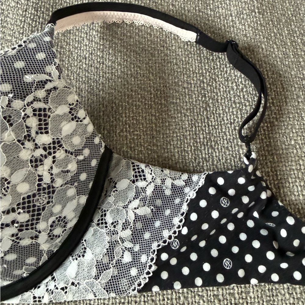 2 Victoria's Secret Bras for a great price!🎁
Each $10, both $18 - Picture 3 of 16